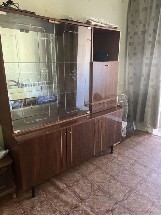 Продаётся в хорошом состоянии сервант