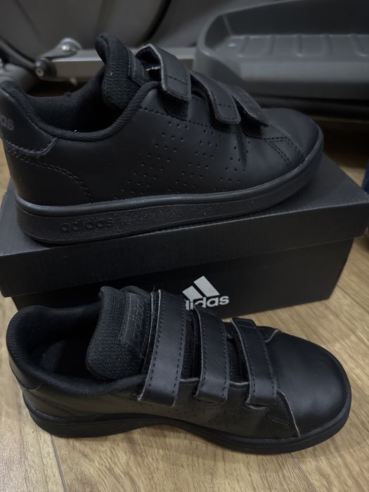 Продам детские кеды оригинал адидас