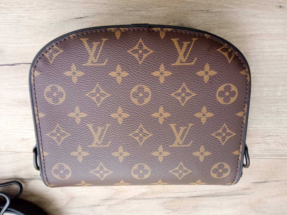 Louis Vuitton cross-body чанта Монограм с кожена каишка