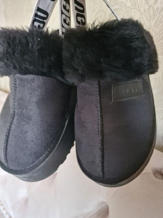 Papuci ugg 37 noi