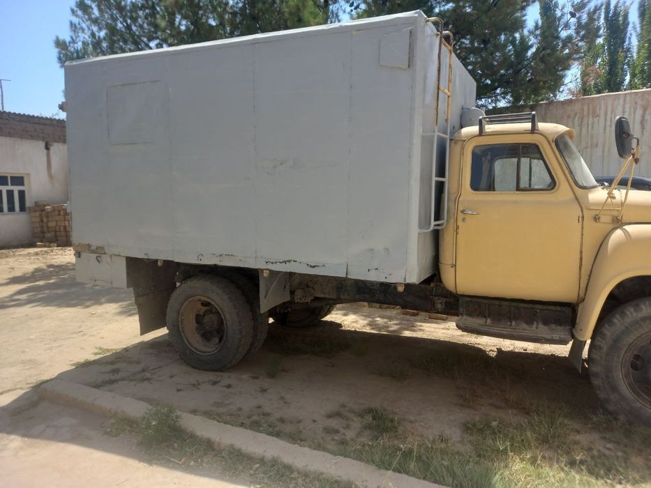 Gaz 53. 1983-yil ishlab chiqarilgan.