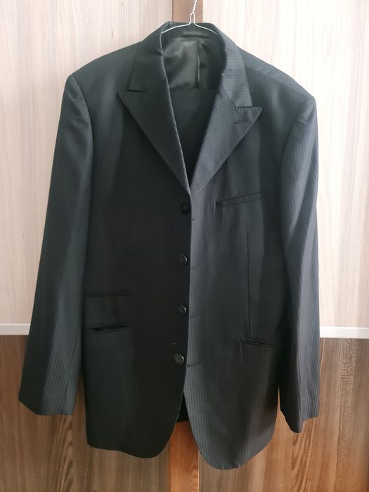 Costum barbatesc Giorgio Armani
