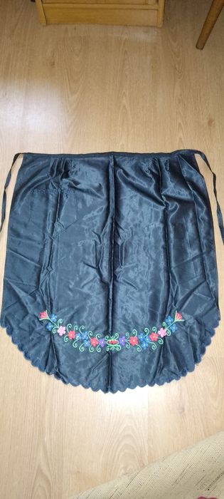 Сатенени Автентични Престилки