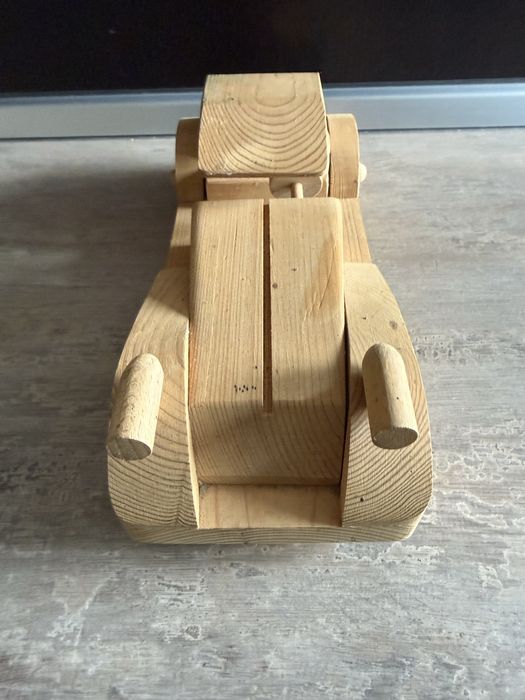 Masinuță din lemn