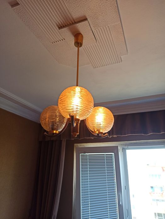 Продавам стари полюлей и настолни лампи