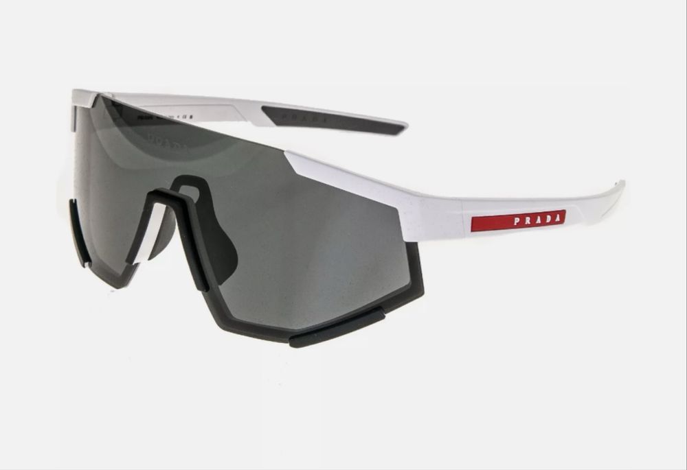 Очки Prada солнцезащитные