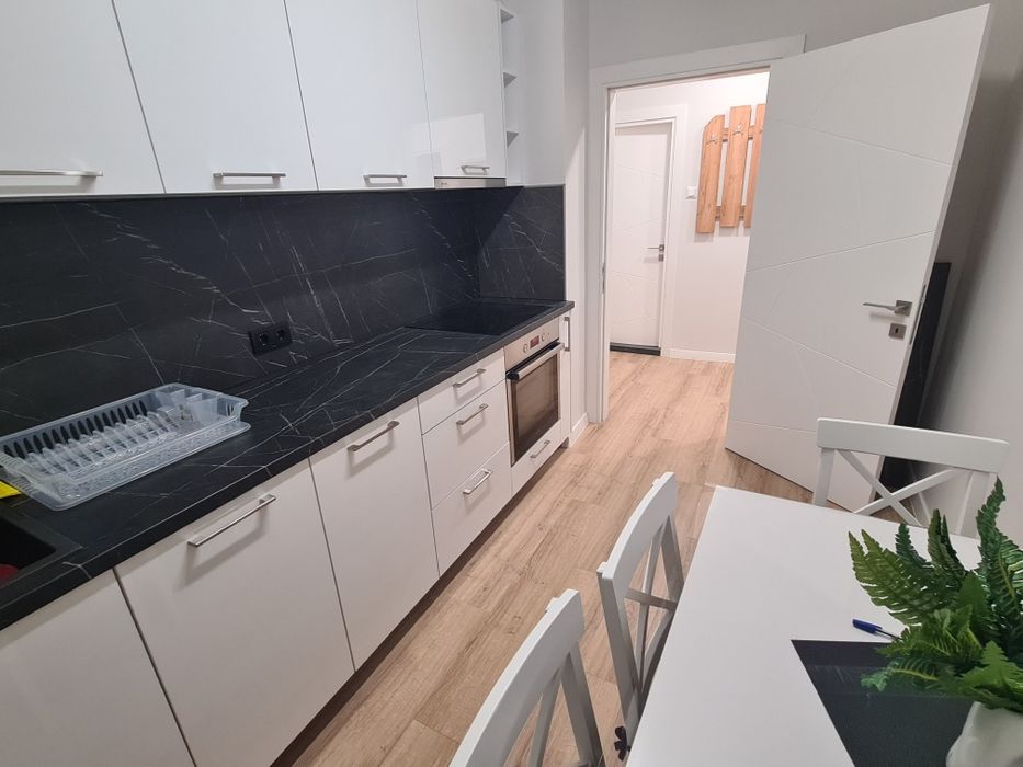 Дава се под наем Тристаен апартамент в Пловдив, Кючук Париж - 80 кв.м за 612 € - Снимка #4