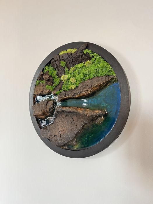 Жива картина от смола и мъх