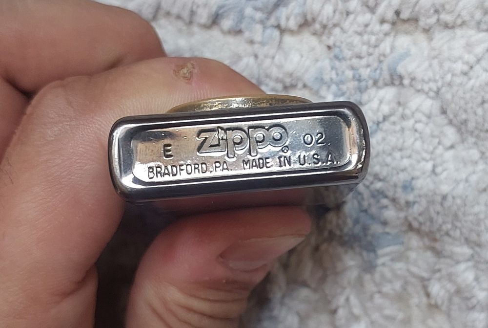 Продам оригинальную зиппо зажигалку 2002года