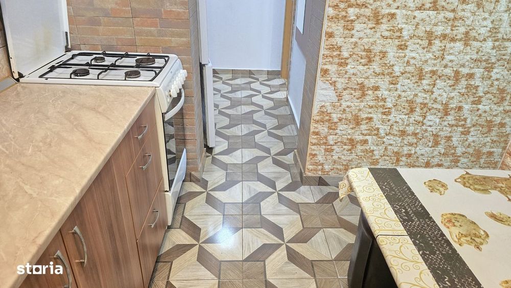 Inchiriez apartament cu 2 camere in Deva, Bld. Dacia, parter,