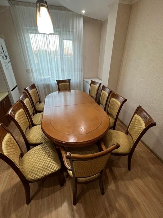 Продаётся стол со стульями
