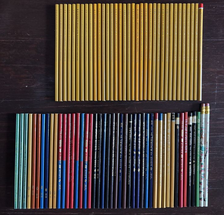Lot mare de creioane vintage (aprox. 80 bucăți), ideale pentru colecționari sau pasionați de desen.