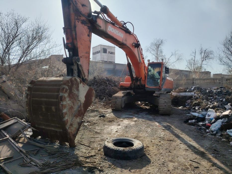 Продам экскаватор гусеничный досан 420