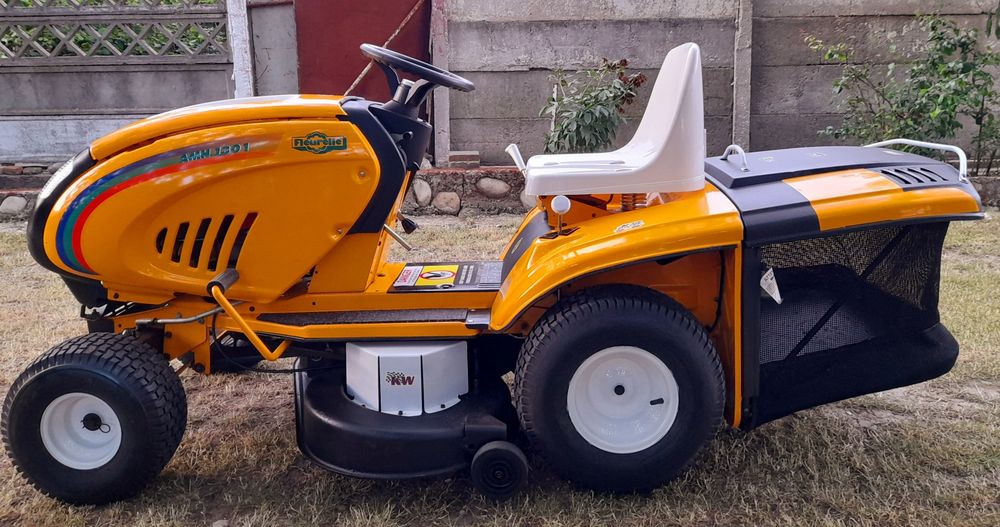 Tractoras tuns iarba sau gazon Profesional MTD Fleurelle AMH 1301 92CM Tecumseh 13hp 4TIMPI  5Trepte Model 2015 Putine ore de funcționare!