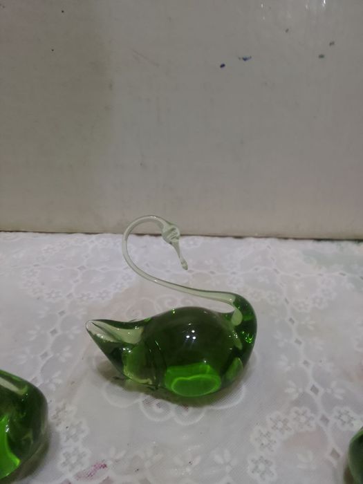 Продам стеклянных лебедей