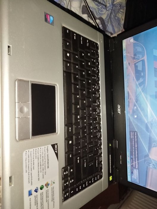 Vand laptop acer aspire deține 2 pe stil vechi se aude muzica tare