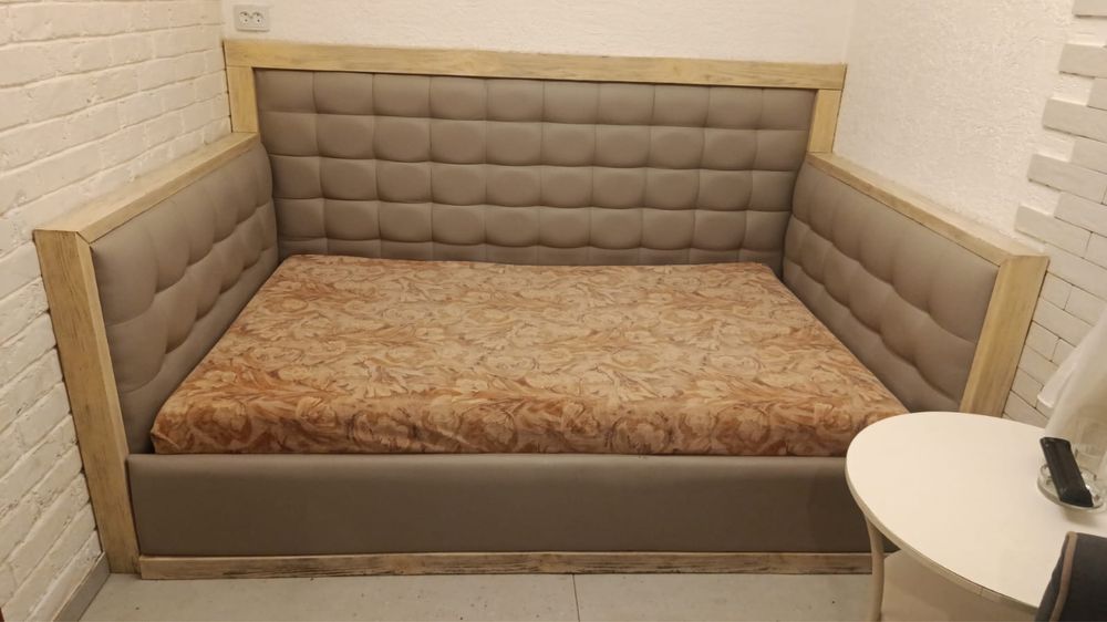 Кровать с матрацом