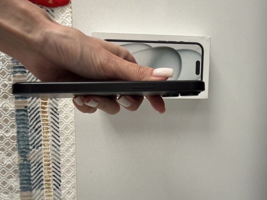 Продам iPhone 15