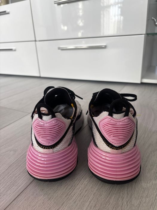 Оригинални дамски  маратонки Найк