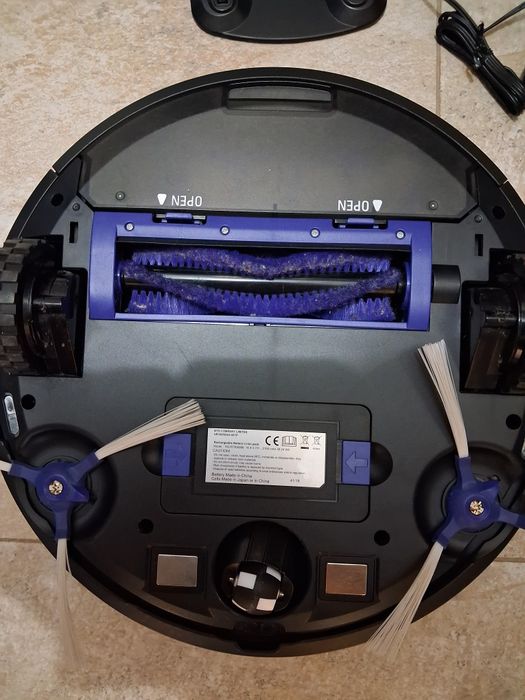 Aspirator robot Rowenta cu functie de spalare