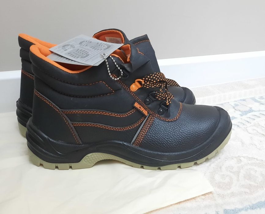 Продаётся новые осенние спец ботинки