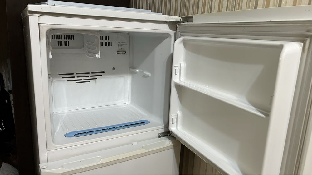Холодильник LG (expresscool)