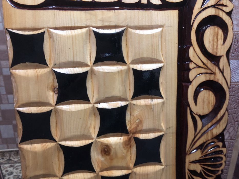 Нарды с чехолом. И с рисункам.Резной.