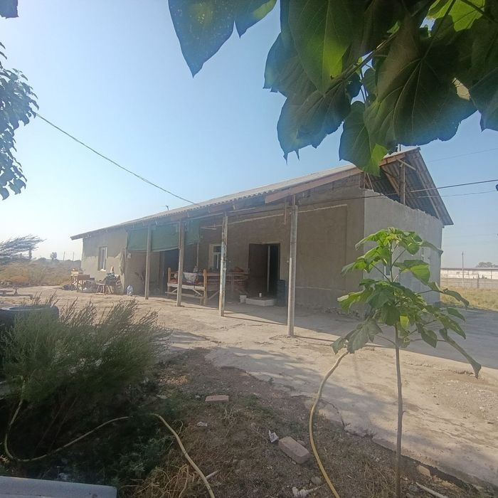 Uy sotiladi 40 sotix 2 200