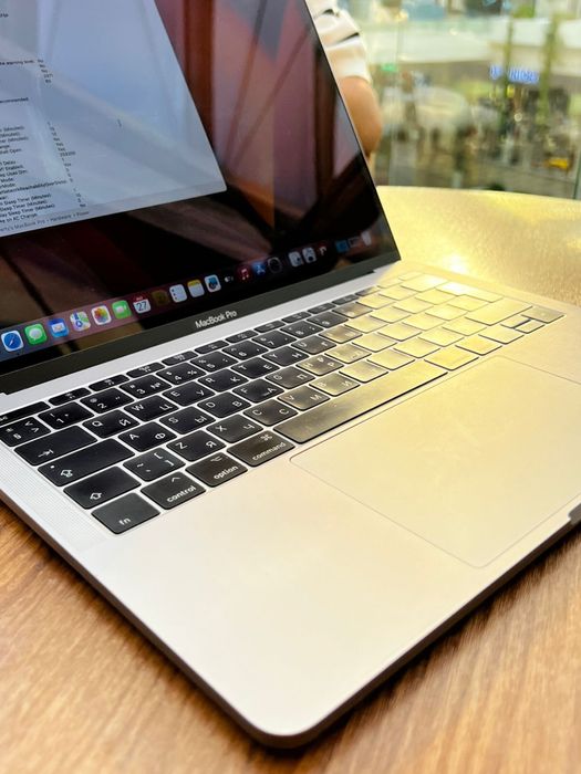 Macbook pro     .