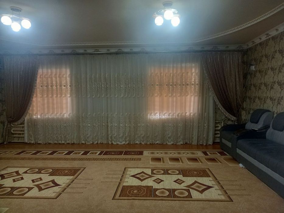 Uy sotiladi zangota tumanida 3.5 sotikli 2 qvatli