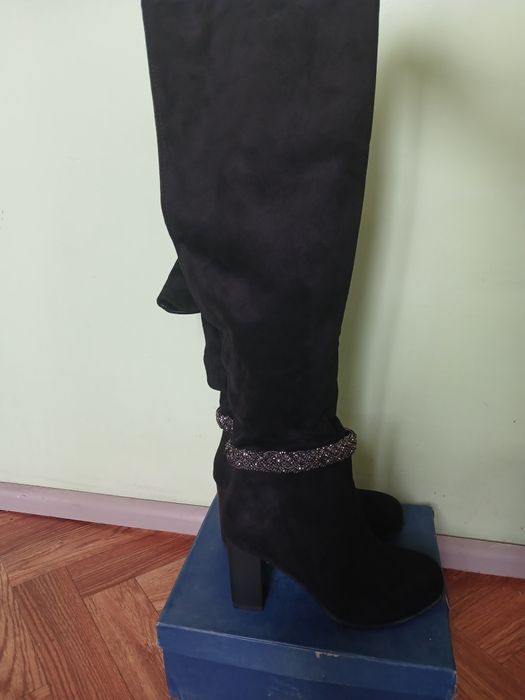 Продам замшевые сапоги