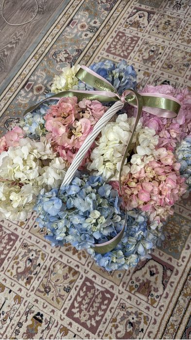 гортензия в корзине.