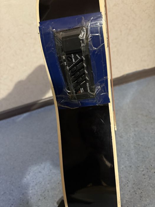 Продаю гитару срочно!