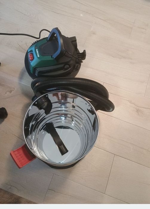 Parkside Aspirator umed- uscat , vas inox 20 l,accesorii,aspirare și suflare 

, 5 roți pentru stabilitate 
Trage și lichide 
Predare Brasov
Nu trimit