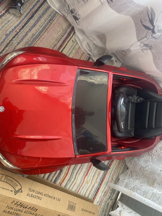 Masinuta electrica rosie