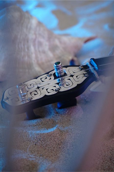 Домбыра бұйра қайың ағашынан