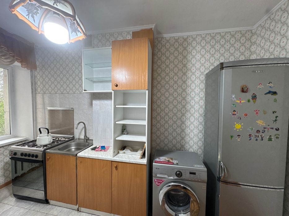 Продам комод, кухню, стол книжка