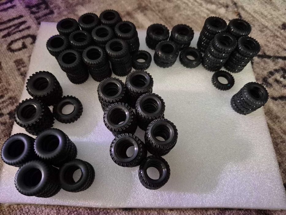 Продам покрышки на модели 1/43