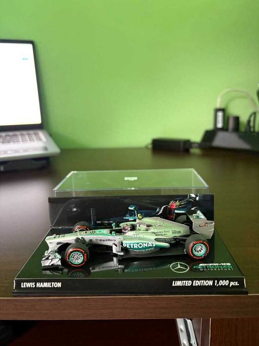 продавам колекция формула 1 на  Lewis Hamilton MINICHAMPS 1/43 Мercedes