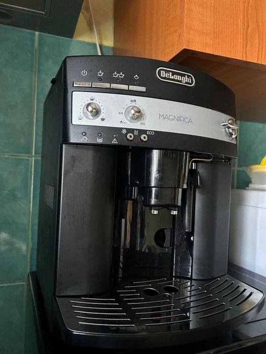 Espressor automat Delonghi Magnifica ESAM 300.B