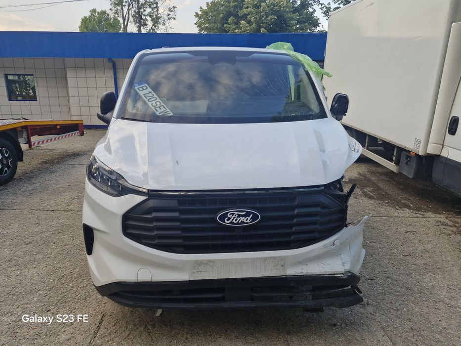 Ford Transit Custom 2025 Avariat