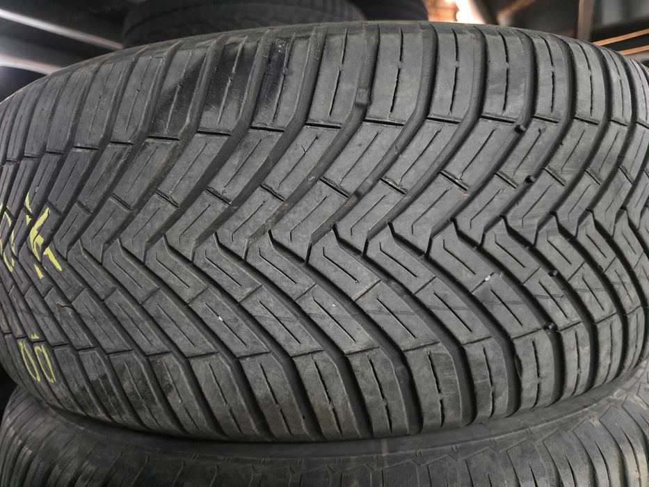 2бр Всесезонни гуми 235 60 16 - Continental