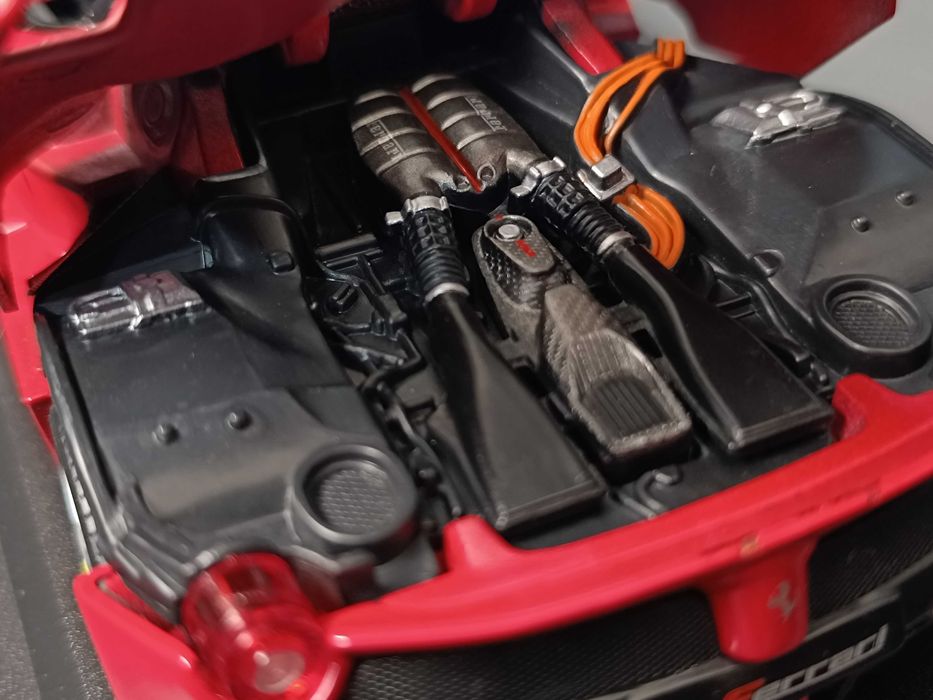 Коллекционная модель Ferrari LaFerrari 1:24