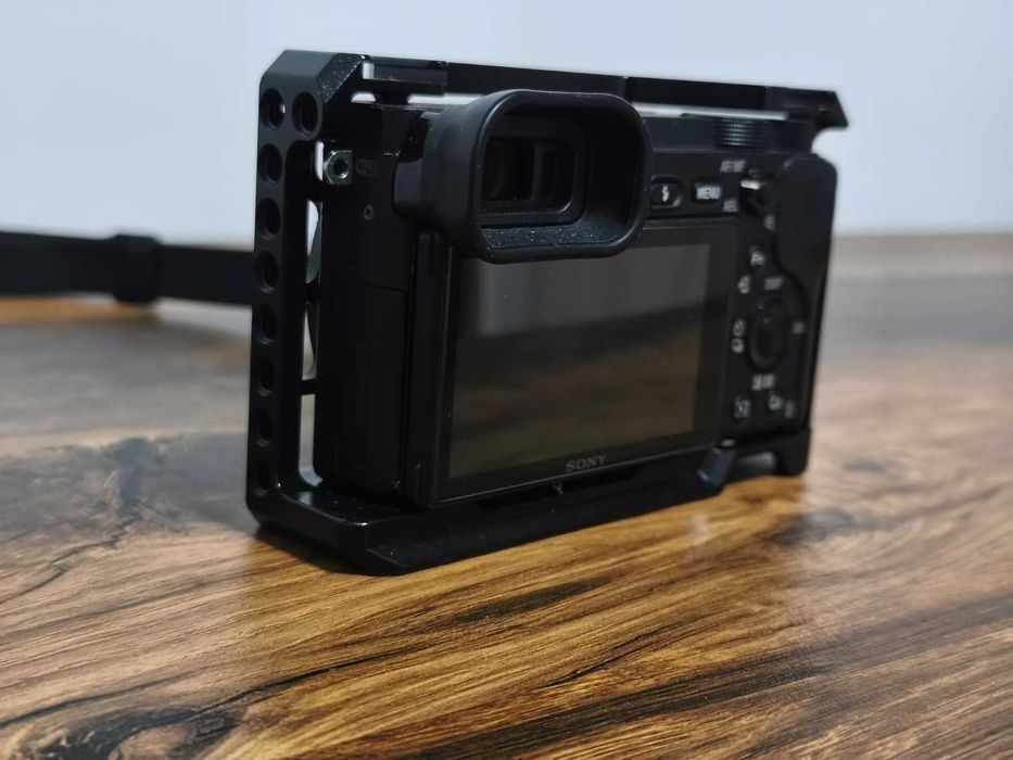 Pachet camera foto mirrorless sony a6300 + obiective