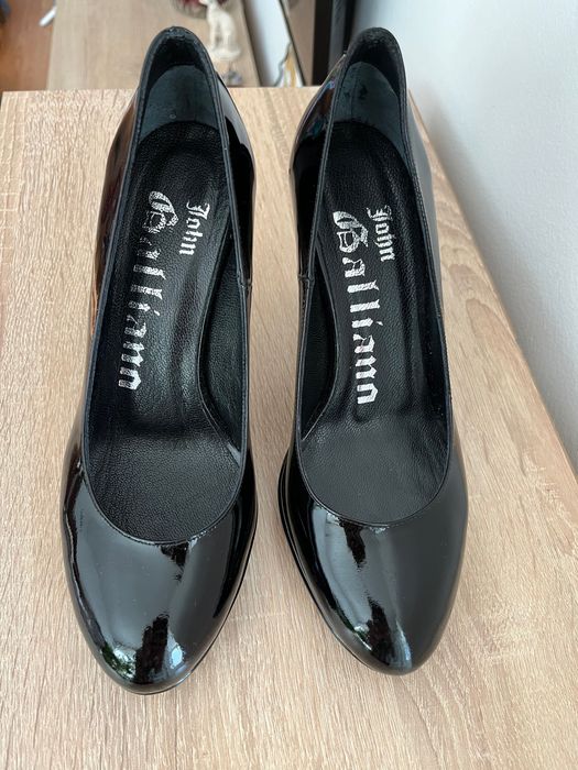 Обувки на ток Galliano - Черни, лачена кожа, н. 36, обувани веднъж