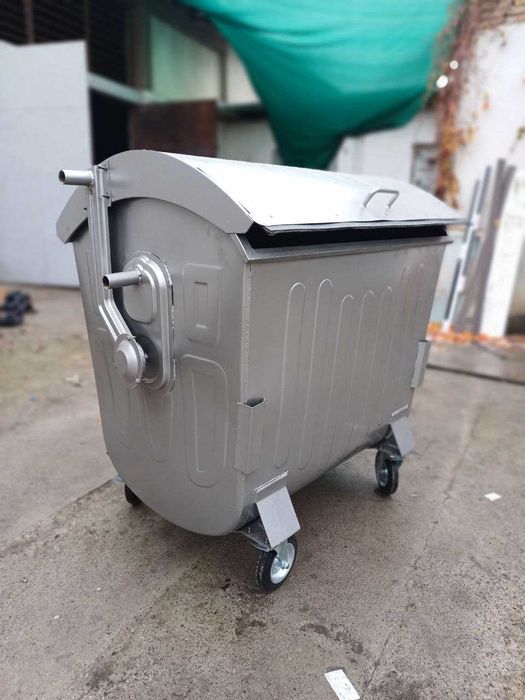 Мусорный металлический контейнер мусорный бак