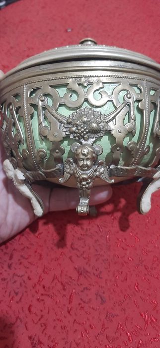 Срочно продам шкатулку 18 века антиквариат есть климо прба.