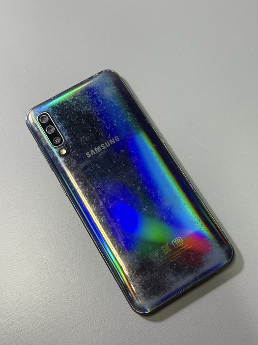 Samsung A50 телефон