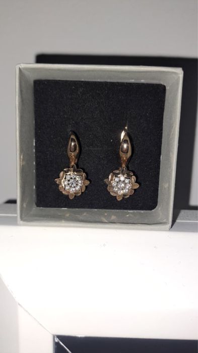 Сырға сатылады алтын