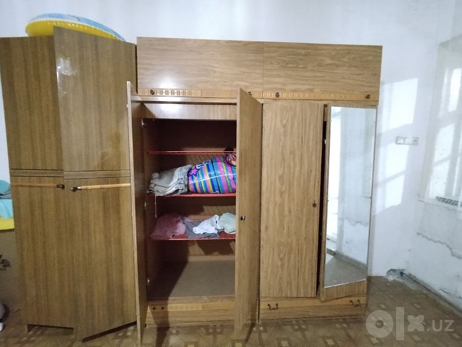 Шкаф стенка сотилади